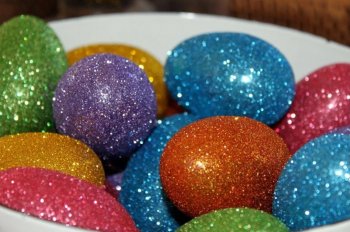 Ozon fresh: к Пасхе москвичи красят яйца в перламутровые оттенки