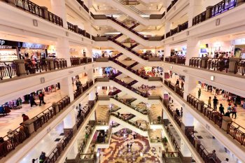 Главное за неделю: каждый второй российский ТЦ под угрозой банкротства, российские и турецкие бренды откроют магазины на месте H&M, число «Чижиков» к 2027 году вырастет до 5 тысяч