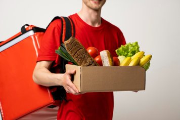 Россияне чаще заказывали базовые продукты и хозяйственные мелочи