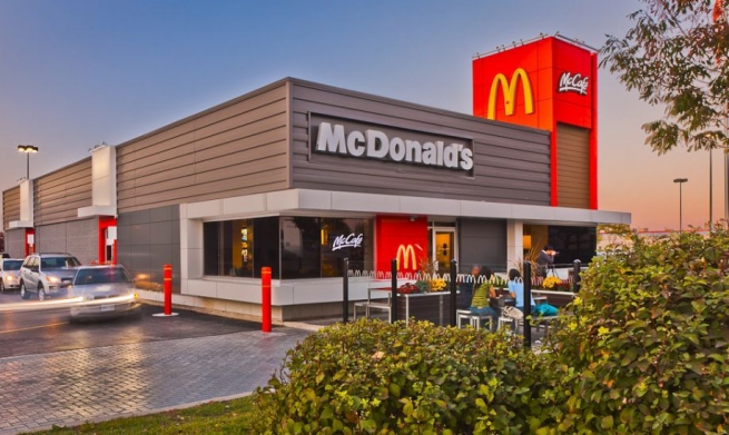 McDonald's остановил продажи салатов в 3 тыс. ресторанах в США 