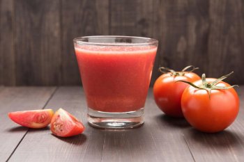 Эксперт сообщил о нарушениях более чем в 60% упаковок томатного сока