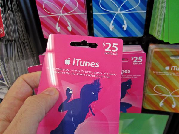 Российские магазины электроники начали продавать подарочные карты iTunes