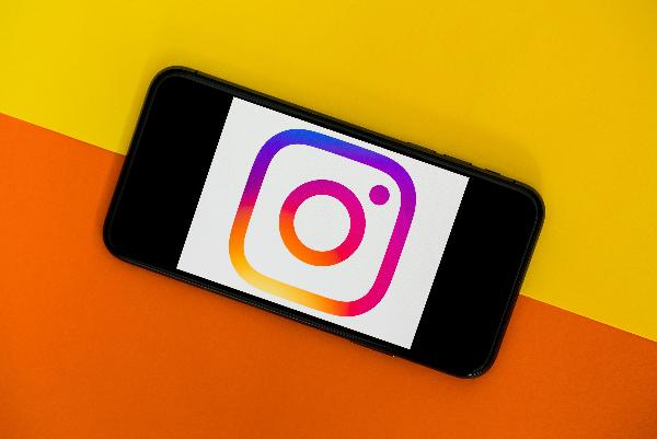 В Instagram покупают 12% пользователей соцсети