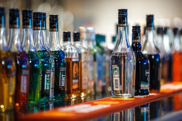 Продажу алкоголя 1 и 2 января предлагают запретить в РФ