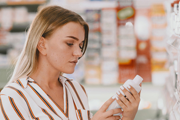 Каждый четвертый россиянин изучает состав перед покупкой косметики – исследование