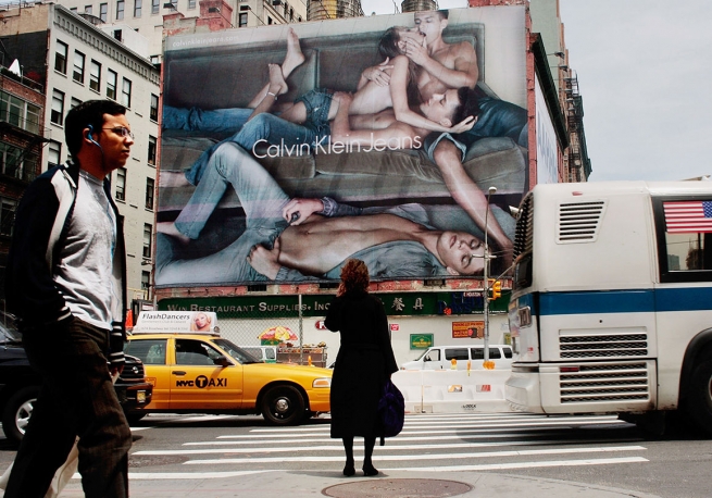 Calvin Klein обвинили в сексизме в рекламе