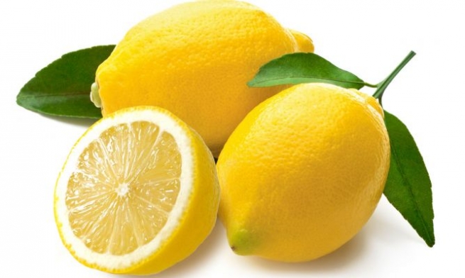 Кисло, зато недорого: в розничных магазинах дешевеют лимоны