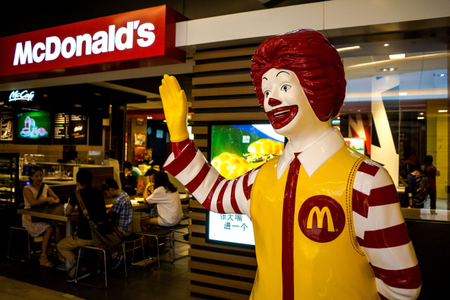 Чистая прибыль Макдоналдс в I полугодии снизилась на 1%