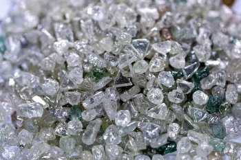 Торговля алмазами из России резко снизилась с конца мая
