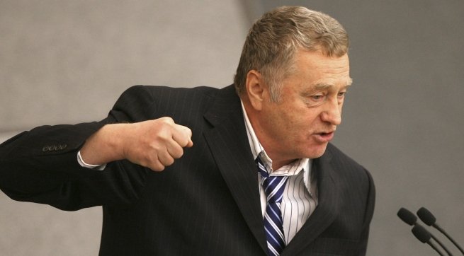 Жириновский решил засудить итальянскую компанию из-за плохой ткани рубашки Жириновский решил засудить итальянскую компанию из-за плохой ткани рубашки