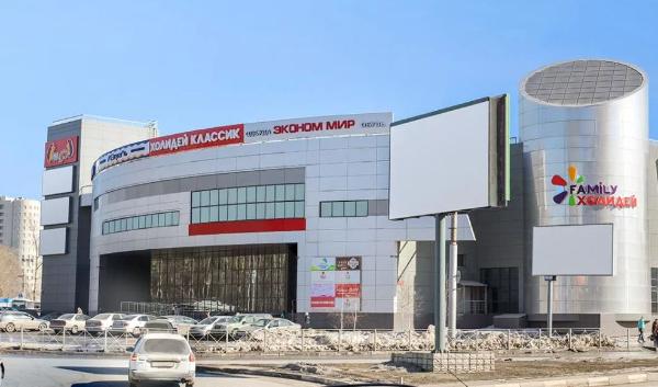 Огромный футуристический ТРЦ продают за полмиллиарда рублей в Новосибирске
