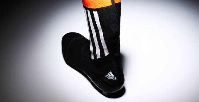 Adidas объединил бутсы с гетрами Adidas объединил бутсы с гетрами