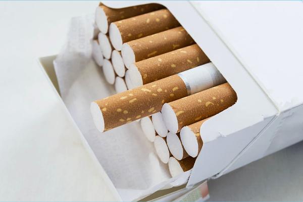 Крупнейшая в мире табачная компания заявила, что в Британии нужно запретить сигареты