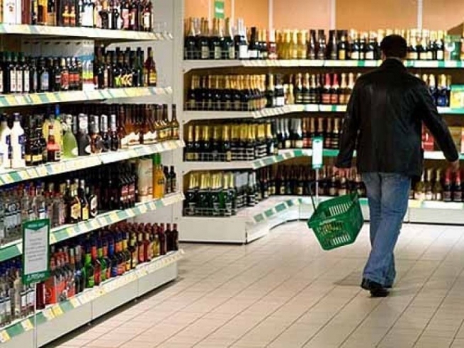 Роспотребнадзор предложил блокировать торгующие алкоголем сайты до суда
