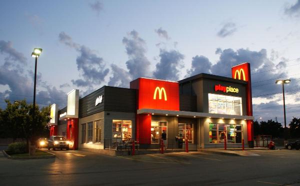 Макдоналдс будет выпускать веганские котлеты для своих бургеров