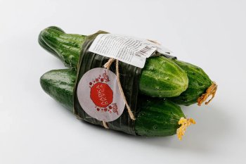 Во «ВкусВилле» появились овощи в упаковке из банановых листьев