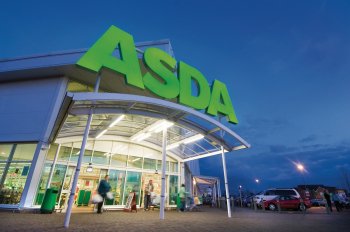 Британские родители раскритиковали сети Asda, Tesco и Sainsbury's за то, что продаваемая школьная форма делает девочек «излишне сексуальными»