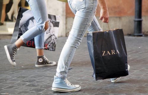 Манипуляции Zara с ценами в США сняли на видео