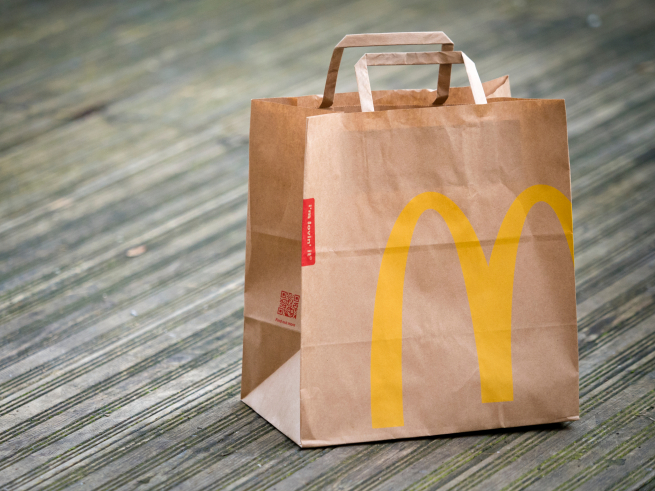 McDonald's в США столкнулся с дефицитом бумажных пакетов