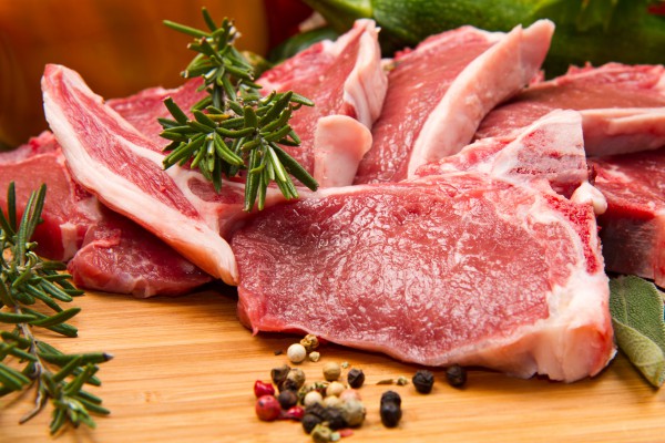 Почти треть продуктового бюджета жители РФ расходуют на мясо