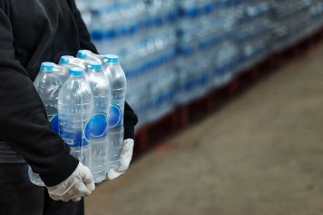 Реализация свыше 70 тысяч бутылок напитков из Армении приостановлена