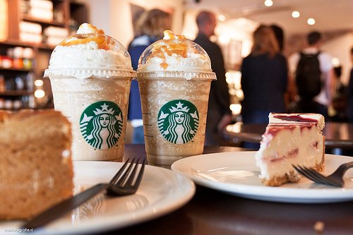 Starbucks впервые запускает продажу напитков в магазинах