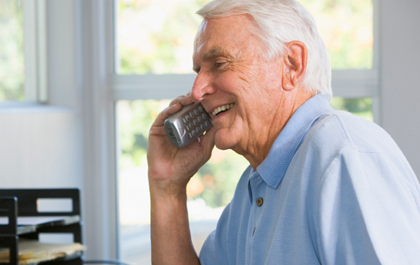 Пожилые покупатели смогут по телефону заказать бесплатную доставку продуктов из «Ленты»