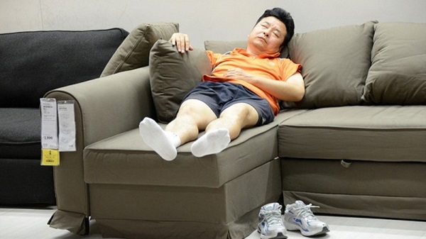 Руководство пекинской IKEA запретило спать в своем магазине