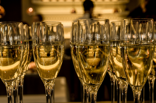 Продажи шампанского в России выросли почти на 7%