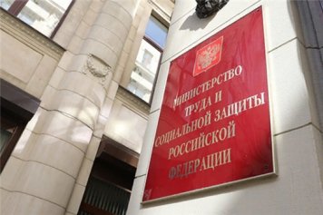 Мигрантам в РФ ограничат возможность работать в сфере торговли алкоголем и табаком