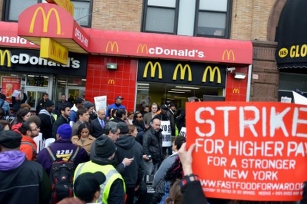 Сотрудники McDonald's объявили забастовку в Британии