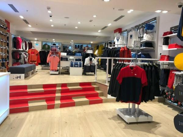 Первые магазины бренда Helly Hansen откроются в ТЦ Пскова и Нижневартовска