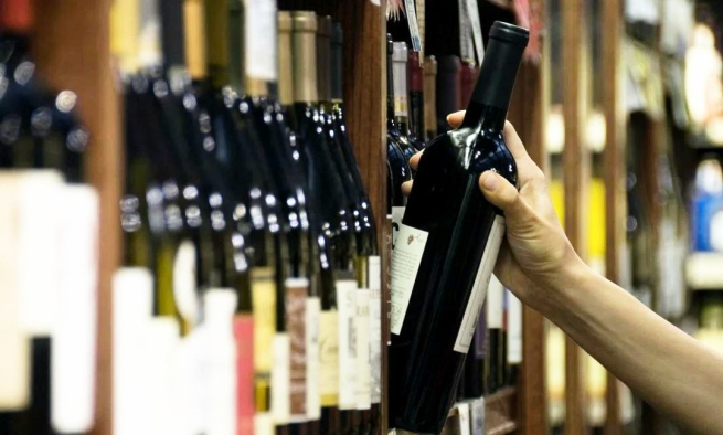 Мужчины чаще покупают красные вина в сравнении с женщинами