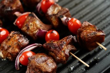 «ВкусВилл»: категория «для шашлыка и гриля» за год выросла на 18%