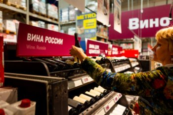 Срок вступления в силу закона о «российской полке» перенесли на год