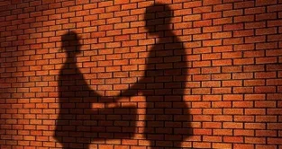 Топ-5 главных экономических новостей дня: о цветущей коррупции, неприличной России и дефицитном бюджете