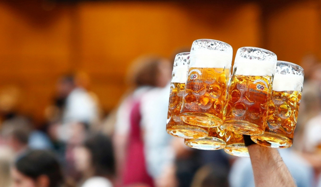 Небольшие пивоварни в Германии сливают нераспроданное пиво