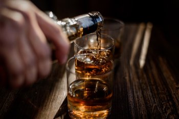 Поставщики алкоголя освоили параллельный импорт популярных брендов виски