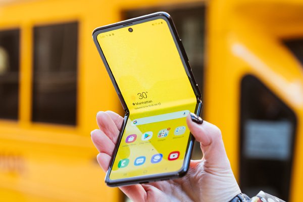 М.Видео-Эльдорадо открывает предзаказ складных смартфонов Samsung Galaxy пятого поколения