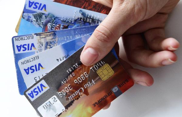 В Роскачестве напомнили правила безопасности для владельцев банковских карт