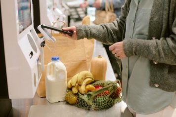 Цены на базовые продукты в крупных сетях снизились по итогам месяца | New Retail