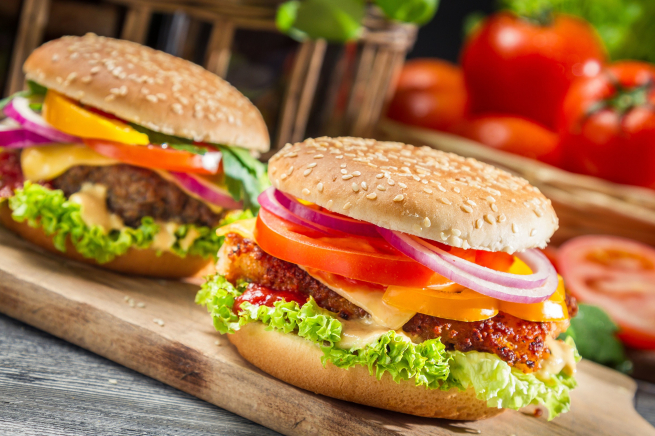 Роскачество проверит гамбургеры на антибиотики