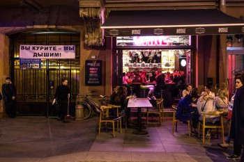 Противостояние рестораторов и жителей: как вернуть спокойствие в главные ресторанные кварталы двух столиц