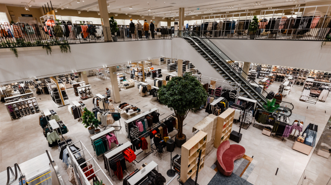 H&M открыл свой крупнейший магазин в России (фото)