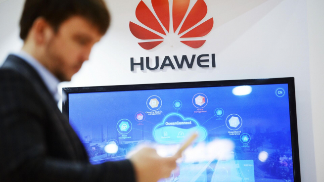 Главное за неделю: Huawei сокращает российскую розницу, новый логотип «Макдоналдс», в ресторанах заканчивается импортный алкоголь