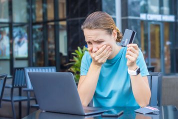 ВТБ: мошенники выманивают у клиентов банковские карты «для проверки»