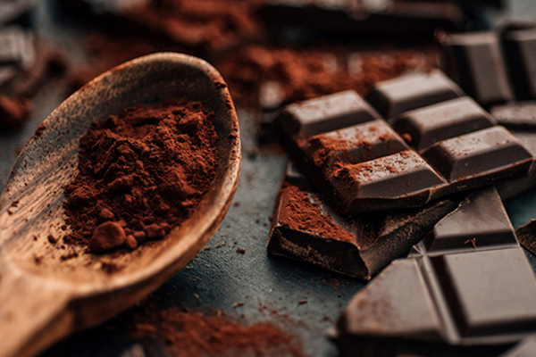 Оптовые цены на шоколад в России упали на треть 