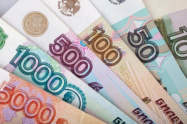 Наличные остаются самым распространённым способом оплаты в России