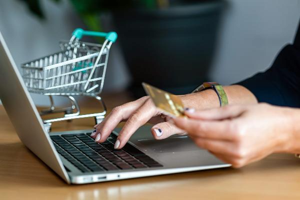 Data Insight: доля e-commerce в 2021 году составила 12% от рынка ритейла