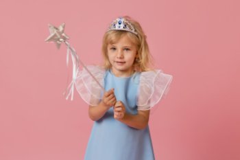 «Детский мир»: россияне покупают детям «функциональные» карнавальные костюмы